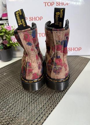 Оригінальні черевики в квітковий принт dr.martens 6