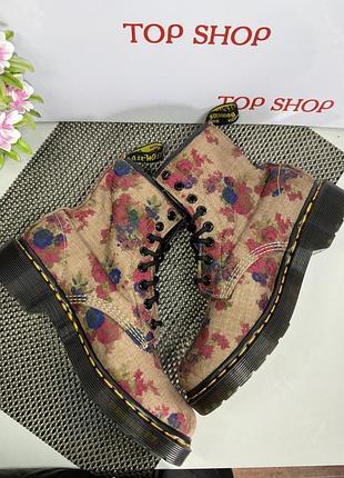 Оригінальні черевики в квітковий принт dr.martens 7