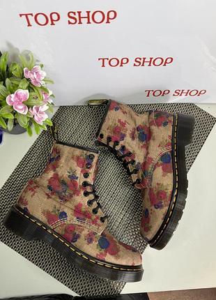 Оригінальні черевики в квітковий принт dr.martens 10