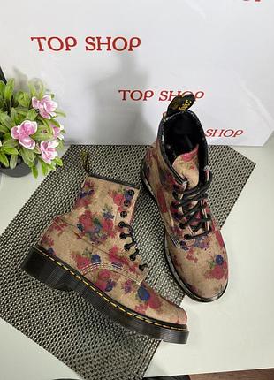 Оригінальні черевики в квітковий принт dr.martens