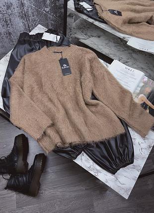 Светр коричневий темний беж з пухнастої пряжі one size s m l / якісний теплий светрик