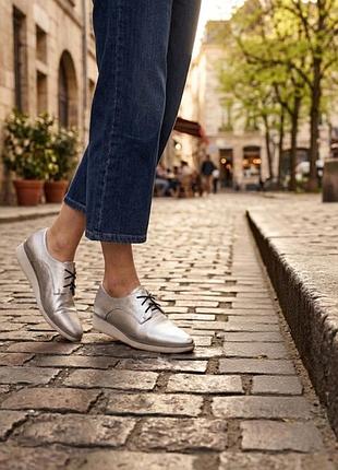 Удобные женские туфли на шнуровке clarks натуральная кожа серебряного цвета размер 37