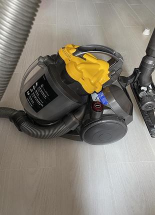 Пилосос dyson dc19 контейнерного типу 1400 вт