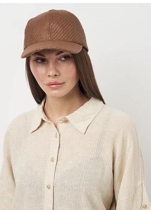 Жіноча плетена бейсболка від бренду zara коричневого кольору