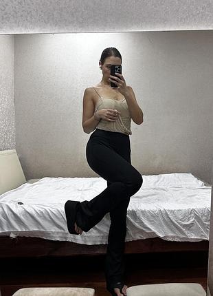 Спортвні штани кльош workout 🖤  розмір м  стан ідеал, є дефект збоку по шву на поясі