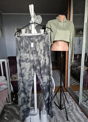 Стильні теплі спортивні штани джогери prettylittlething tie-dye 🩶