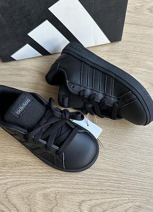 Adidas оригинальные новые в коробке классные кроссовки