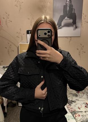 Куртка жіноча bershka стьобана чорна
