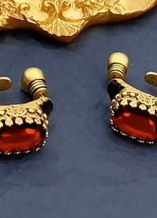 Серьги полукольца mcqueen с гранатовым кристаллом