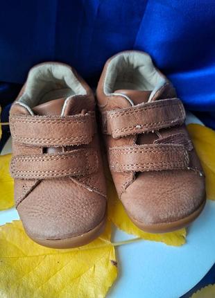 Дитячі коричневі шкіряні черевики, кросівки clarks з подвійними застібками-липучками 12 см