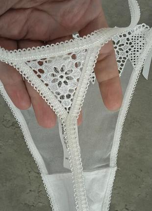 Белые кружевные трусики стринги gossard 7