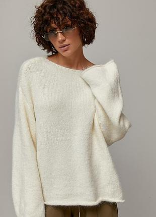 Мохеровый джемпер oversize с широкой горловиной