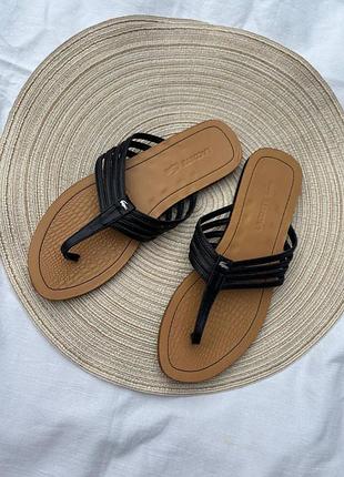 Шкіряні шльопки lacoste