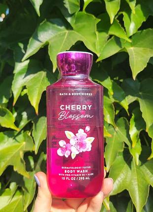Шикарный парфюмированный гель для душа cherry blossom от bath &amp; body works 295 мл