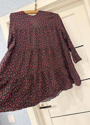 Жіноча коротка сукня zara чорна з червоним леопардовим принтом, розмір l, віскоза