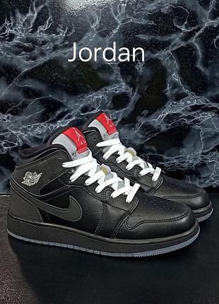 Кожаные кроссовки jordan 1 mid se gs black metallic reimagined оригинал