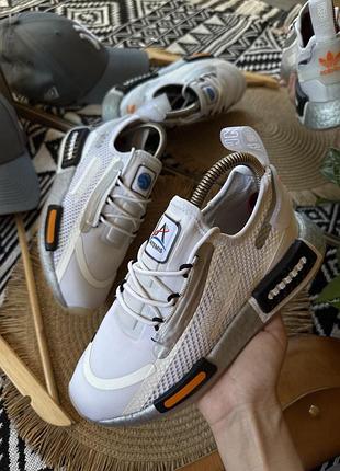 Кросівки жіночі adidas оригінал адідас nmd_r1 spectoo fx6818 білі 36,5 36 23,5