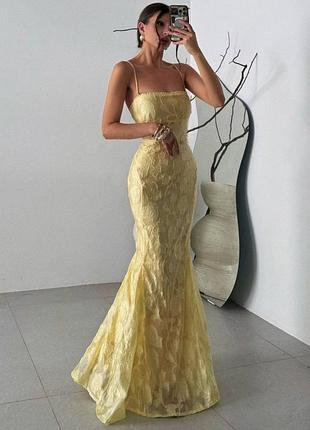 Распродажа платье prettylittlething текстурированное со шнуровкой на спине