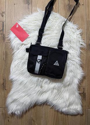 Сумка через плече nike acg чорного кольору 24 х 18 х 4 см / барсетка найк асдж