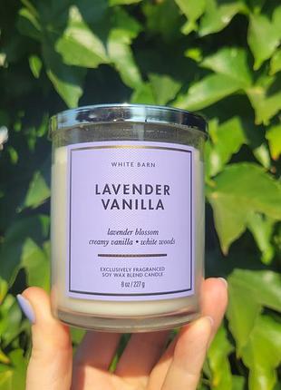 Ароматная свеча lavender vanilla от bath &amp; body works