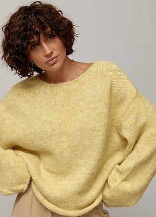 Мохеровий джемпер oversize з широкою горловиною