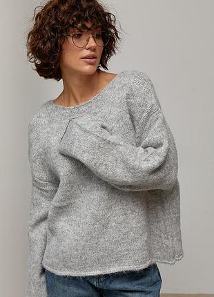 Мохеровий джемпер oversize з широкою горловиною