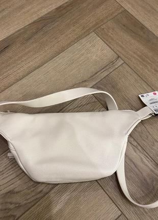 Бананка жіноча pull&bear молочна 3