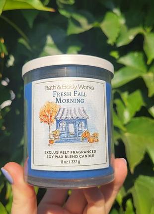 Ароматная свеча fresh fall morning&nbsp; от bath &amp; body works