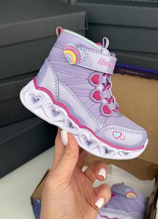Крутые  мигающие теплые ботинки  skechers heart lights