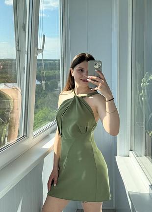 Оливкова сукня міні на шию