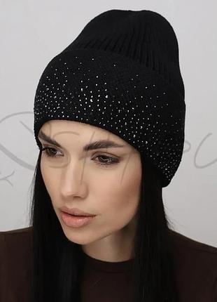 Шапка женская одинарная без подкладки шерстяная со стразами на отвороте leks секрет хамелеон