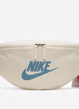 Бананка nike 162406 поясная сумка белая молочная голубое лого