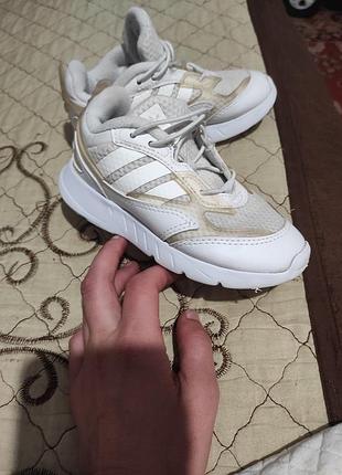 Кросівки для дітей adidas білі, розмір 26, довжина устілки 15,5 см