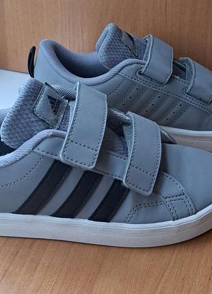 Кросівки оригінальні adidas p31,5