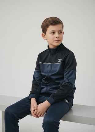 Серо-черная спортивная зепка олимпийка umbro на парня 13-14 лет