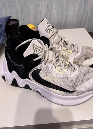 Nike mens giannis immortality 43 р.
