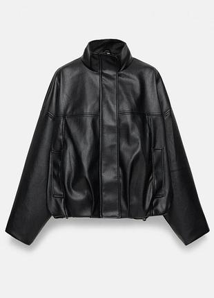 Куртка жіноча pull&bear бомбер з екошкіри чорна s-m