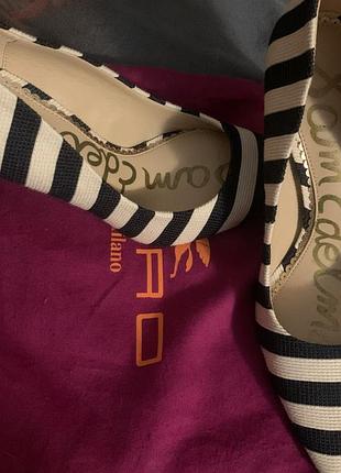 Туфлі жіночі sam edelman у смужку, білі з чорним, розмір 35.5