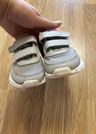 Кросівки на дівчинку adidas 4