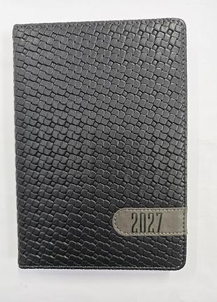 Щоденник діловий датований 2027 рік.