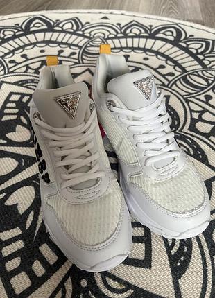 Продам кросівки guess 6