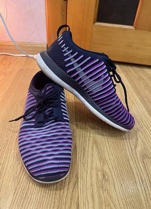 Кросівки жіночі nike фіолетові, чорні, розмір 22.5 см, сітка