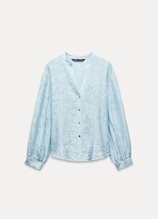 Неймовірно ніжна блакитна сорочка із фактурної тканини від zara, прямий крійм в міру обʼємні рукави