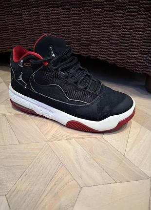 Кросівки підліткові nike jordan чорні з червоним, розмір 37.5, довжина устілки 23.5 см
