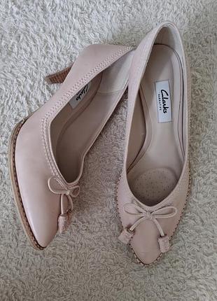 Туфлі жіночі clarks narrative бежеві, розмір 37, довжина устілки 23.5 см, шкіра