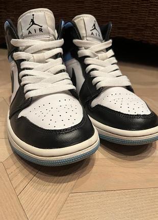 Кросівки унісекс nike jordan чорно-білі, розмір 36.5, довжина устілки 23 см