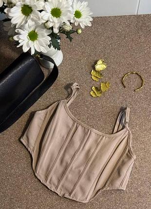Ефектний бежевий корсетний кроп-топ prettylittlething (розмір s/36)