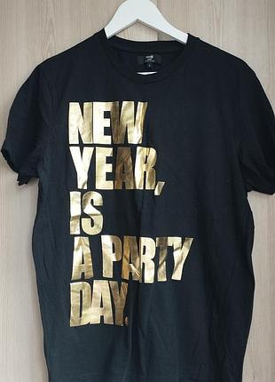 Футболка чоловіча чорна з написом new year is a party day