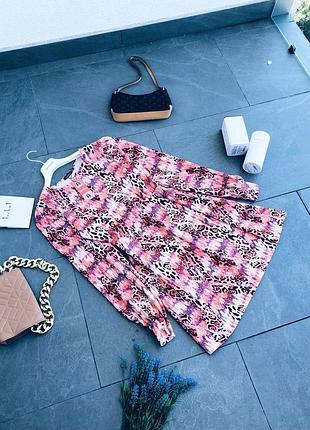 Платье boohoo с этикеткой