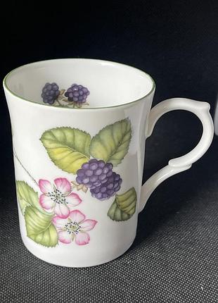 Вінтажний англійський кухоль з кістяної порцеляни (fine bone china) серії «ожина» від бренду kingsbury (staffordshire tableware)